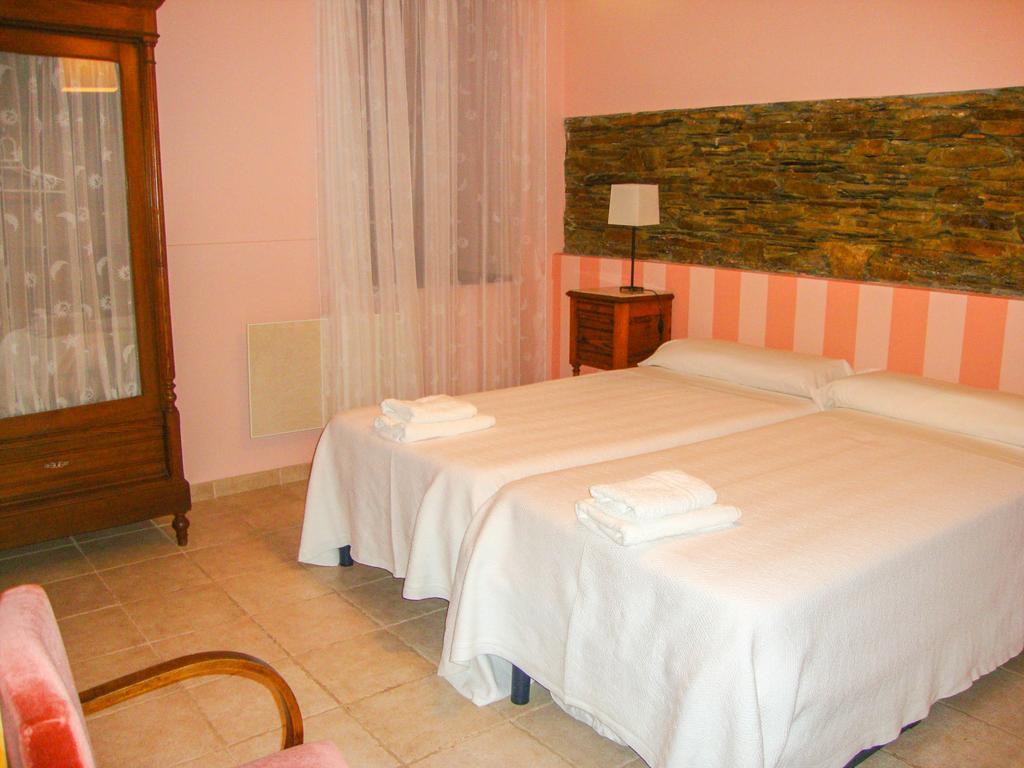 Apartamentos Fandin Ribadeo Chambre photo