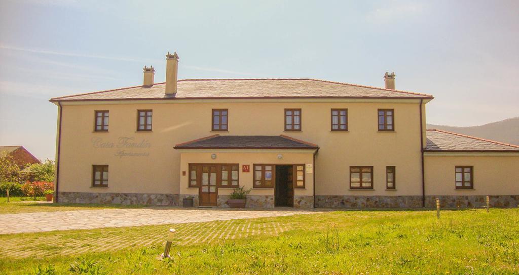 Apartamentos Fandin Ribadeo Extérieur photo